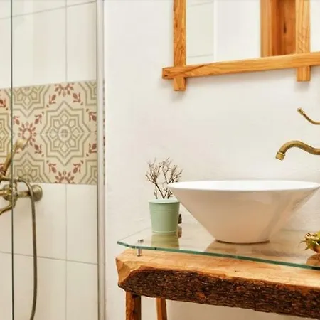Hotel Data Yaghane Butik