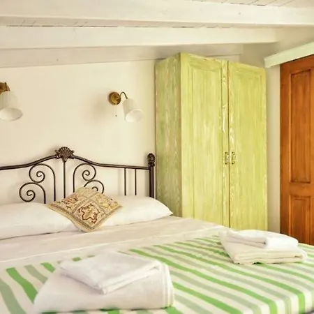 Data Yaghane Butik Hotel
