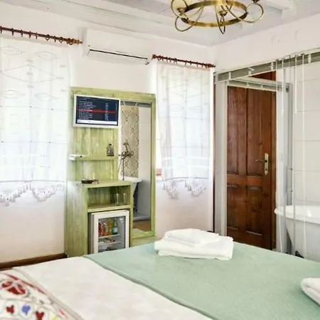 Data Yaghane Butik 4*