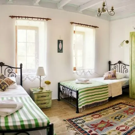 Data Yaghane Butik Hotel